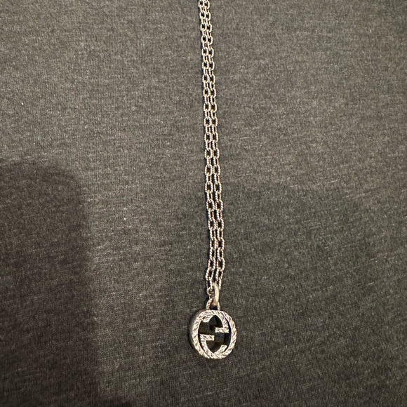 GUCCI INTERLOCKING PENDANT NECKLACE - Picture 2 of 4